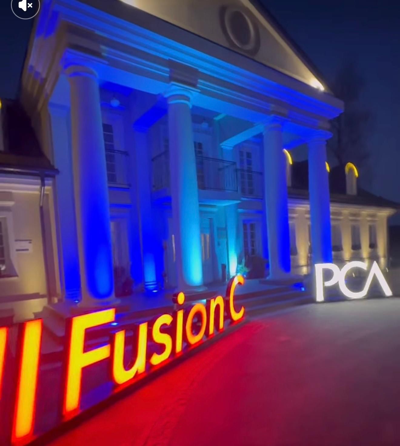 Oba komplety liter LED, Cell Fusion C i PCA Skin, podczas wieczornego eventu