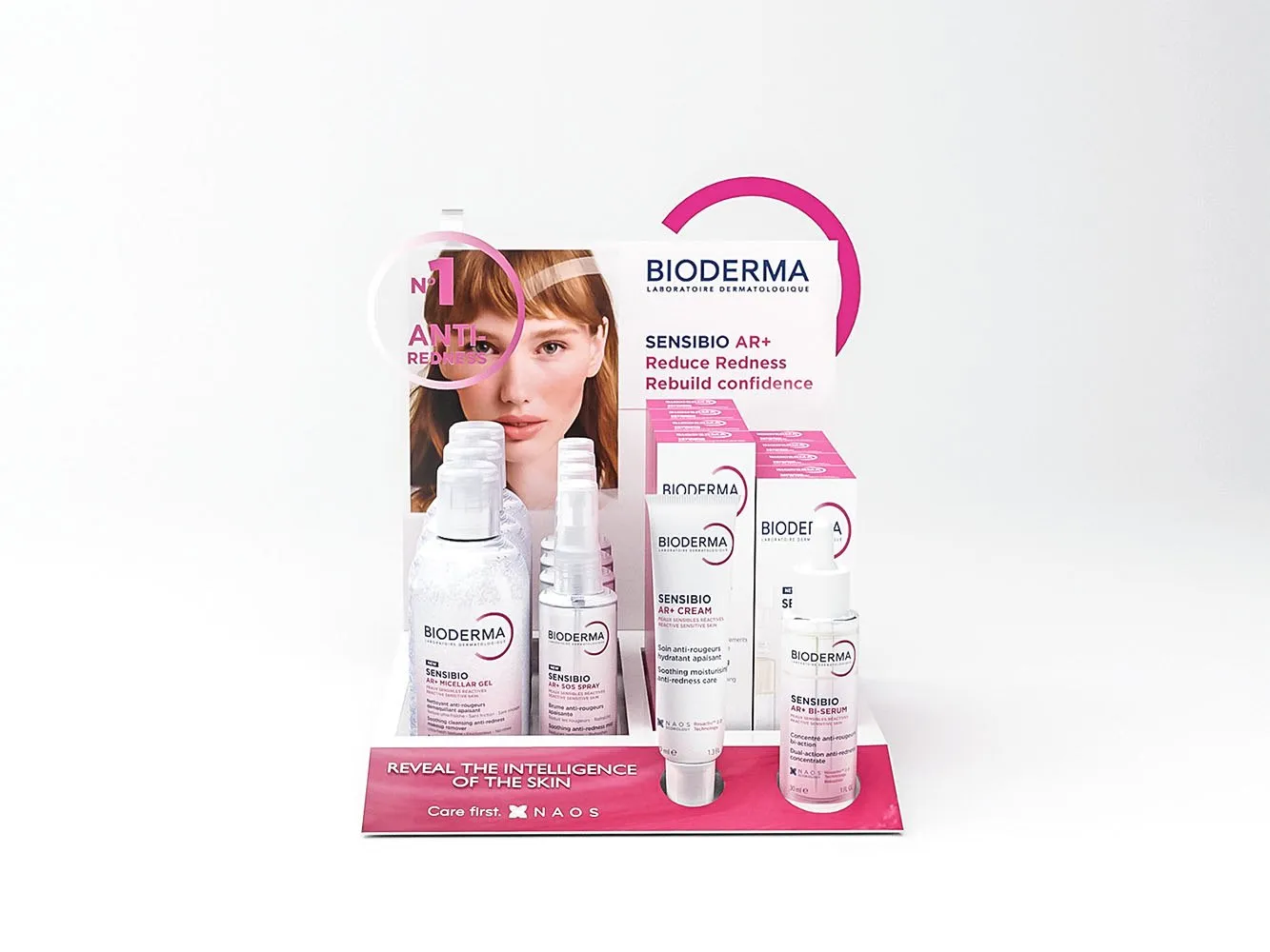 Display kosmetyczny z plexi na dermokosmetyki Bioderma z testerami